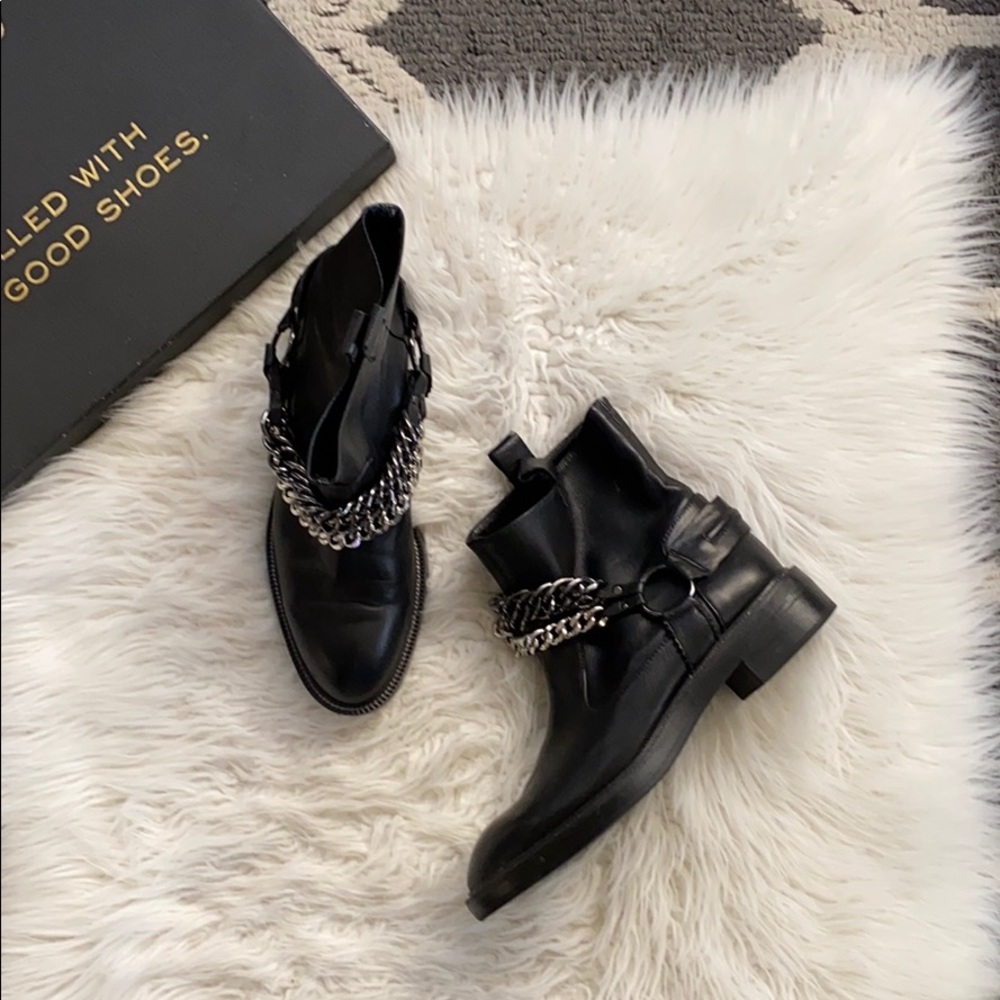 Zara black 💯 leather booties with chains